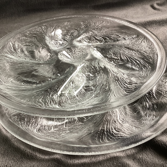 SET OF TWO VINTAGE ARCOROC FRANCE CLEAR GLASS OYSTER PLATES - Picture 8 of 9